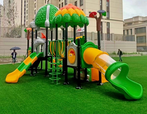Parque infantil instalado