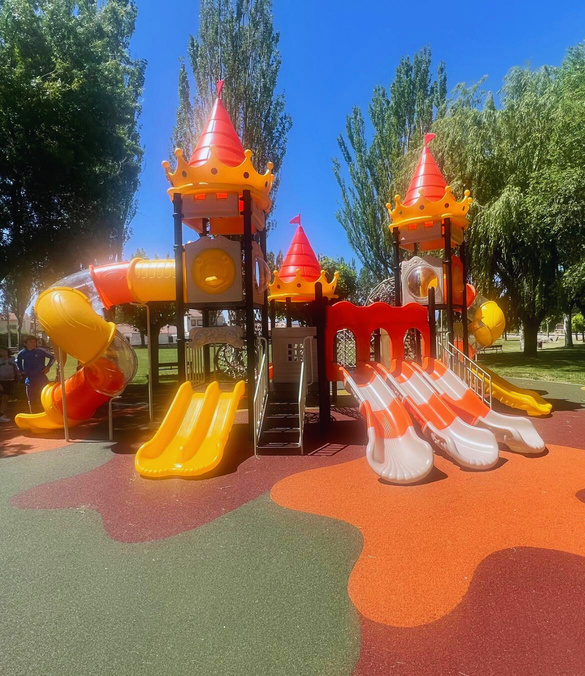 Parque infantil castillo instalado